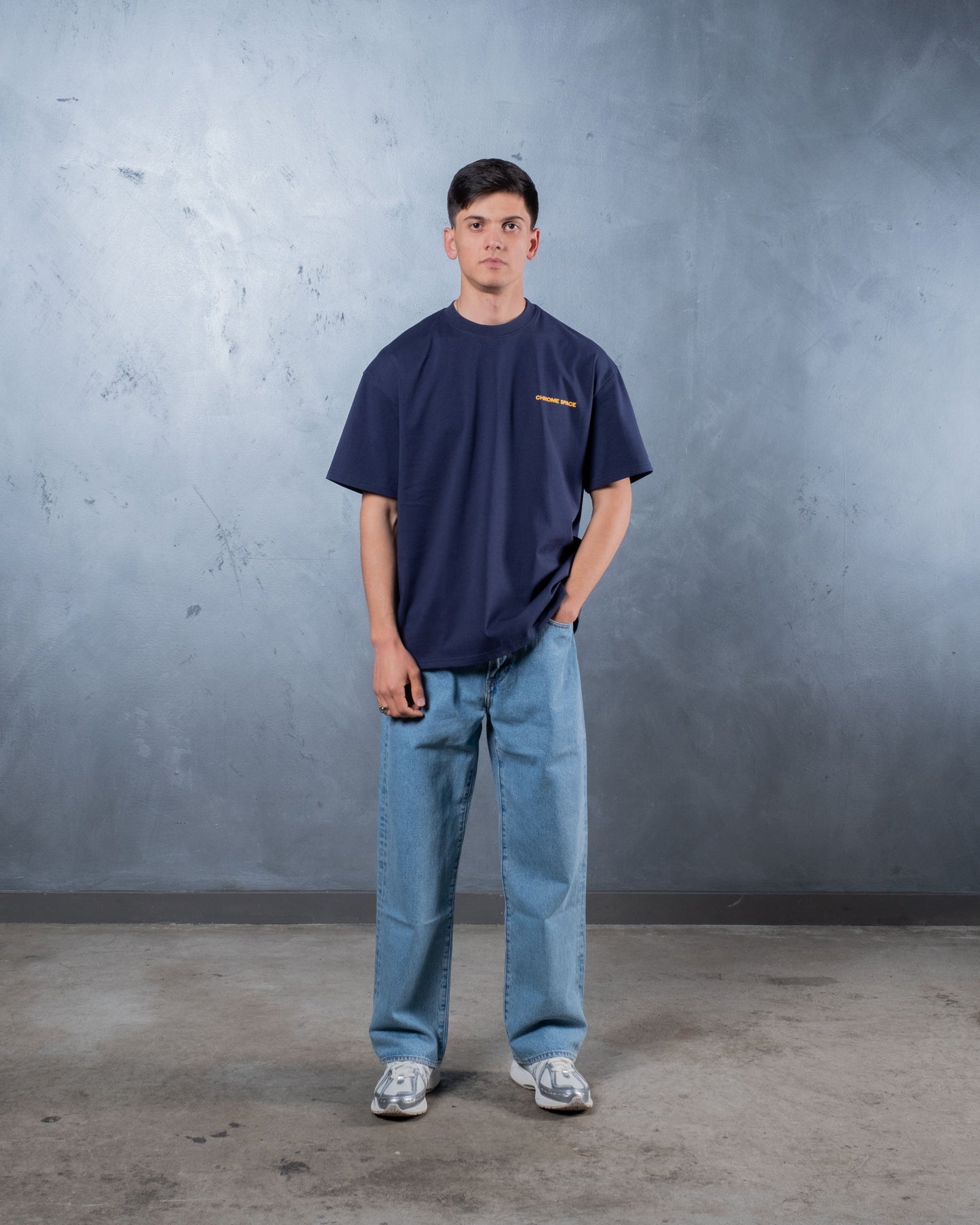
                  
                    V1 canvass navy/gold
                  
                