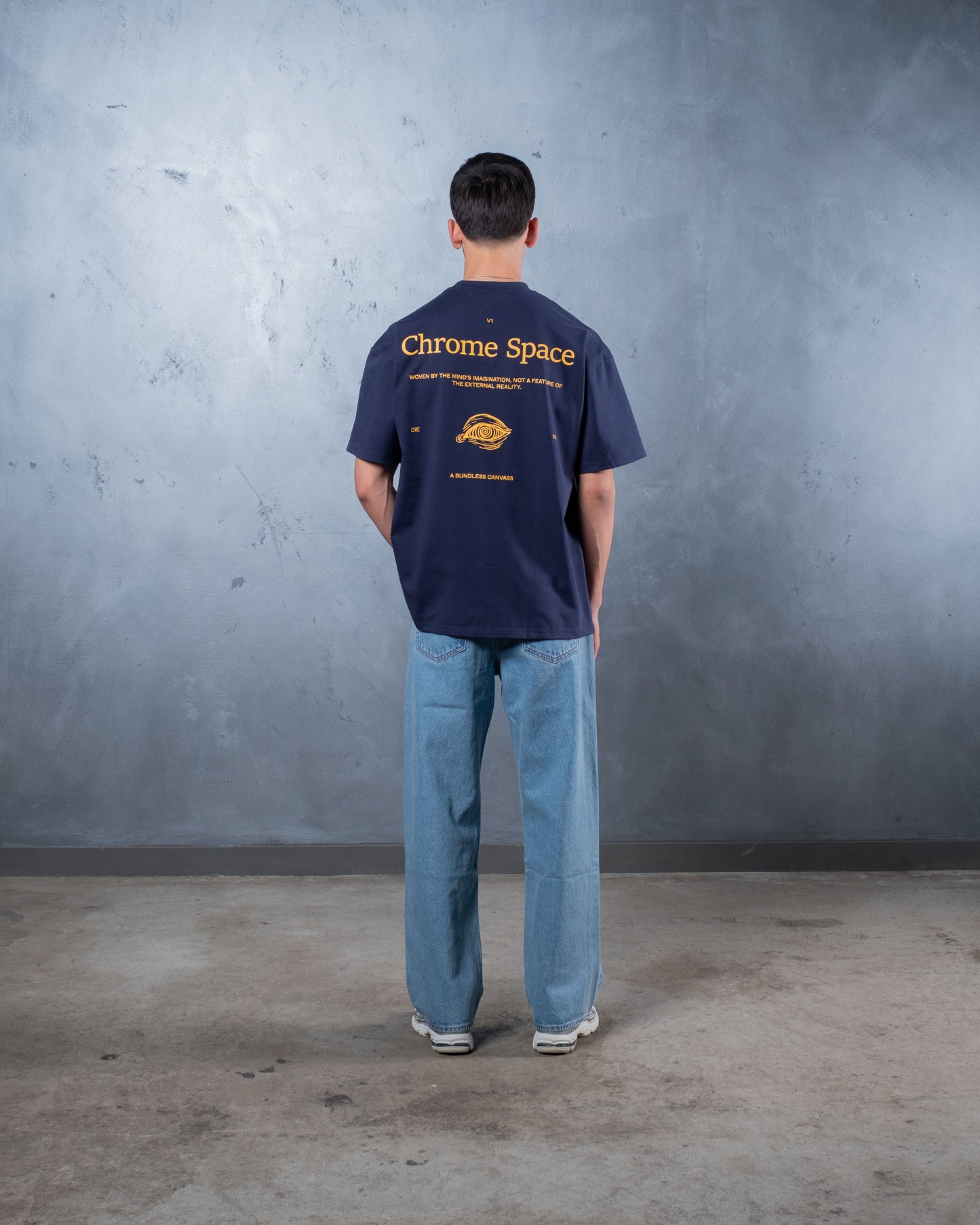 
                  
                    V1 canvass navy/gold
                  
                