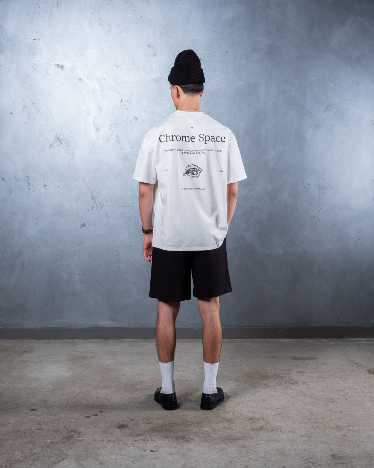 
                  
                    V1 canvass black/white
                  
                